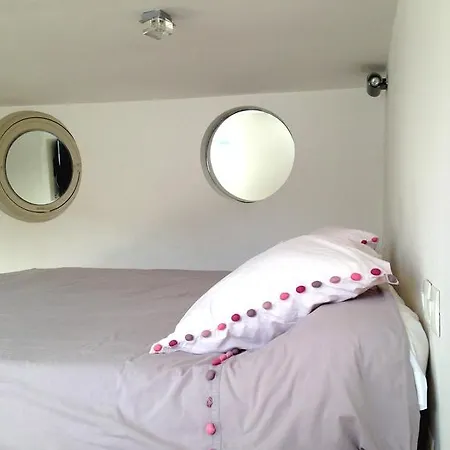 Houseboat Champs Elysees Botel Paris