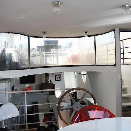 Houseboat Champs Elysees *