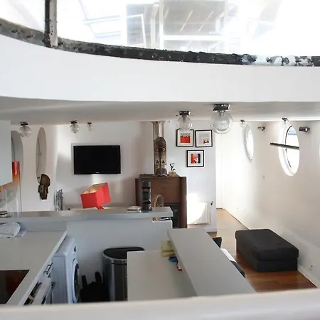 Houseboat Champs Elysees Botel Paris