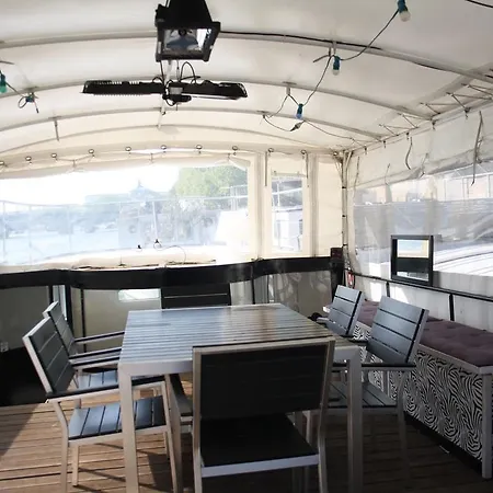 Houseboat Champs Elysees Botel Paris